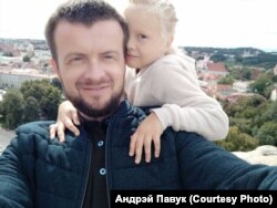 Андрэй Павук з дачкой Соф'яй, архіўнае фота