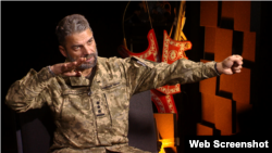 Это особенность восточного типа стрельбы: европейцы при стрельбе из лука кольцо не использовали