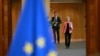 Președintele României, Nicușor Dan, a discutat recent cu șefa Comisiei Europene, Ursula von der Leyen (foto), despre planul său de a impune noului Guvern de la București pași concreți pentru reducerea deficitului bugetar și respectarea legislației europene.