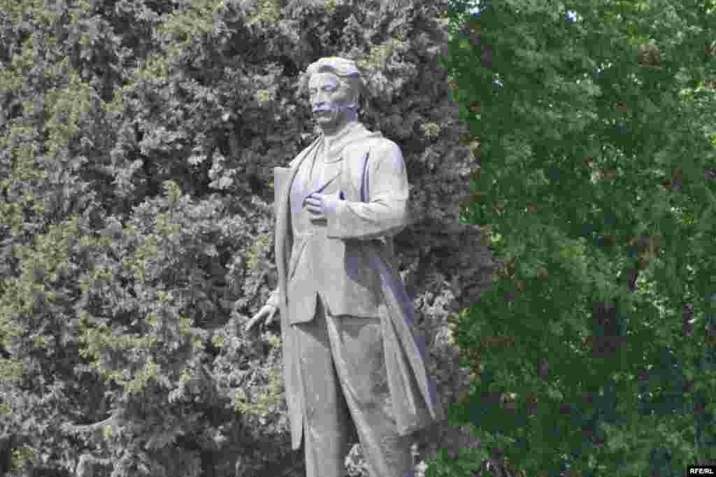 Bakı heykəllərinin ürəyindən nə keçir? #15