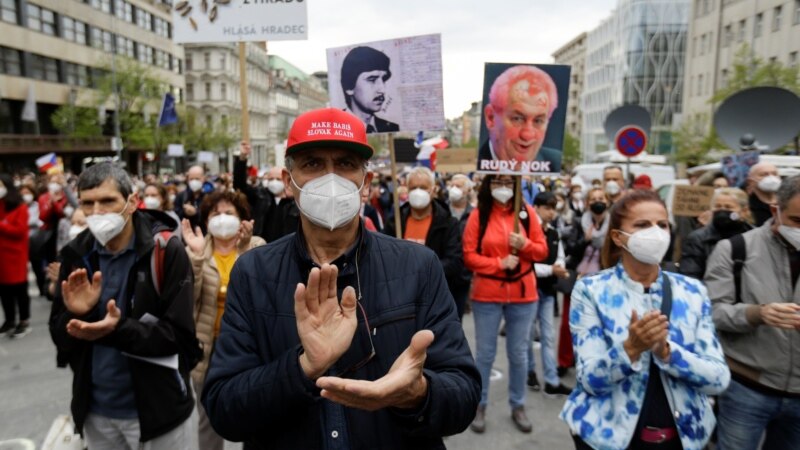 Hiljade Čeha protestovalo protiv predsednika Zemana