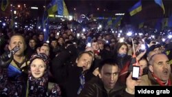 Сторонники евроинтеграции Украины на Майдане Незалежности в Киеве.