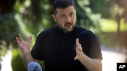 Președintele ucrainean Volodimir Zelenski se întâlnește cu jurnaliștii la Kiev pe 29 august.