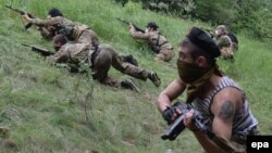 Проросійські бойовики батальйону «Восток» на тренуванні поблизу Донецька, 1 червня 2014 року