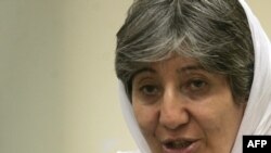 د افغانستان د بشري حقونو د خپلواک کمیسون مشره سیماسمر.