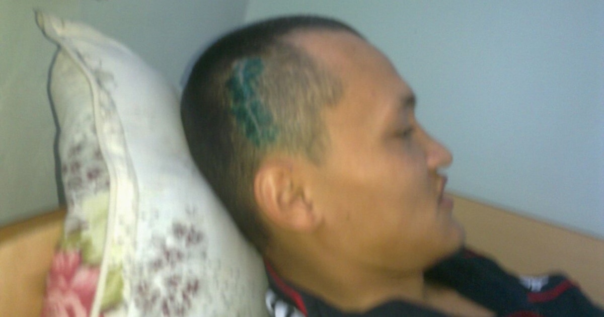 Дәретханадағы юбка астында