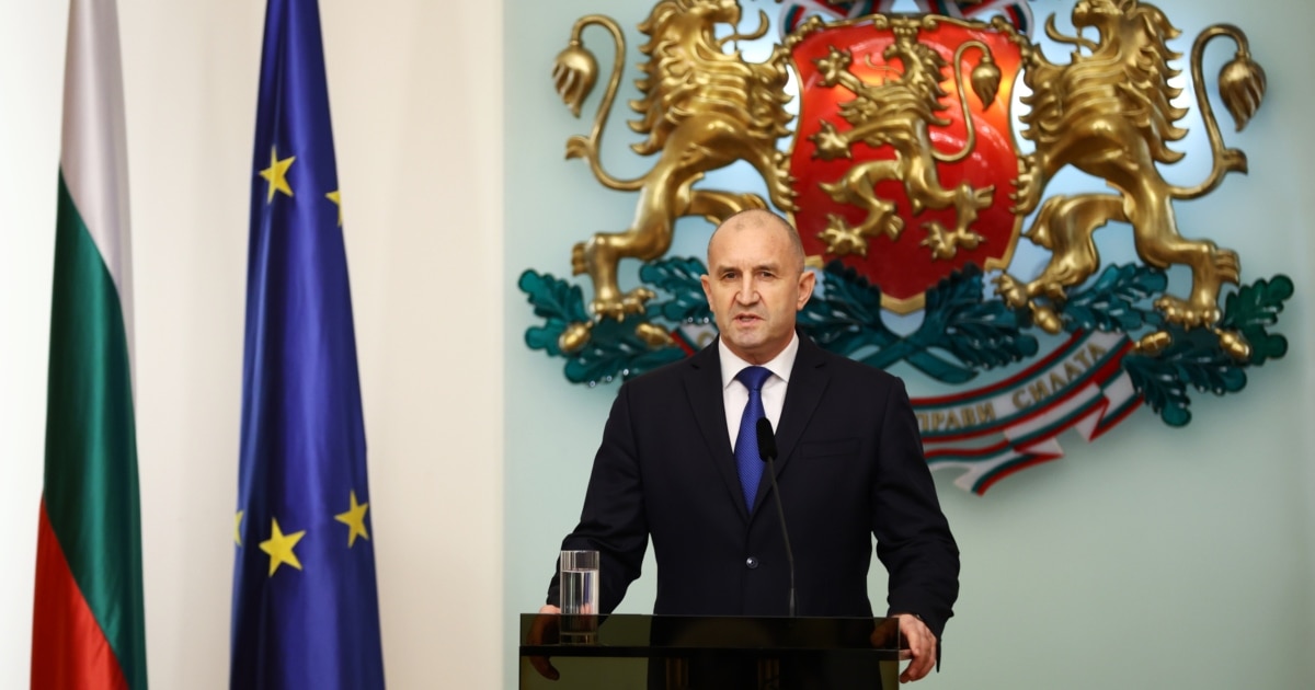 Румен Радев ще подаде оставка като президент във вторник.Това съобщи