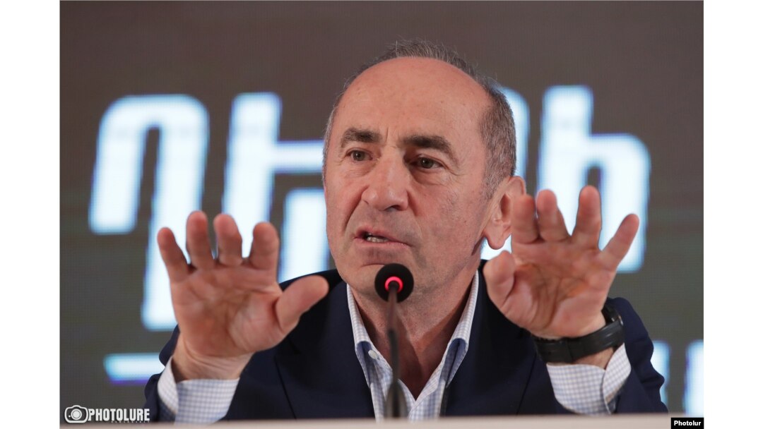 Robert Kocharian într-un miting electoral, 10 iunie.