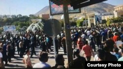 People of Baneh in Kurdistan Province protest at the killing of border porters.