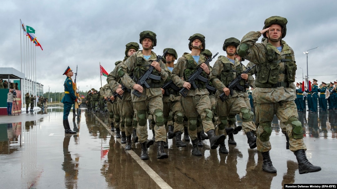 Нашақор әйел госпитальда солдатты трахает етеді. Балапан сперматозоидпен қапталған