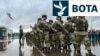 Ushtarët rusë marshojnë gjatë ceremonisë së hapjes së stërvitjeve të përbashkëta ruso-bjelloruse "Zapad-2021" në shtator 2021.