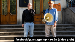 "დაიცავი ილიაუნის" წევრები უწყვეტი მარათონის შესახებ განცხადებას აკეთებენ. 20 მაისი, 2026 წელი
