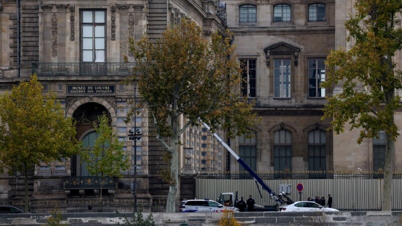 Arrestohen dy të dyshuar për grabitjen në Luvër