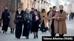 Женщины на улице Грозного. Архивное фото