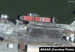 Супутниковий знімок порту «Оля» в Росії, який був уражений внаслідок українського удару (архівне фото)