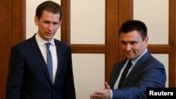 Себастіян Курц (л) і Павло Клімкін (п) під час зустрічі в Києві, 7 червня 2017 року