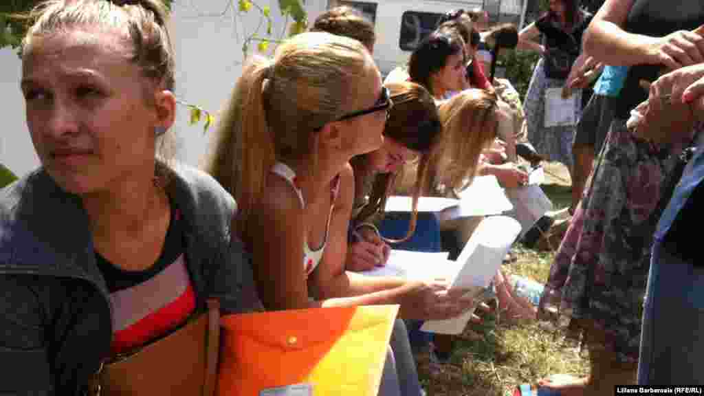 În acest an guvernul român acordă 5500 de burse, cu 500 mai mult decît în 2012.