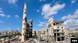 მაშველები გადარჩენილებს ეძებენ სიდონში, ლიბანში, ფატიმა ალ-ზაჰრაას კომპლექსში, 2026 წლის 8 აპრილი. დარტყმის შედეგად რამდენიმე ადამიანი დაიღუპა, მათ შორის ჰეზბოლასთან დაკავშირებული შეიხ სადიკ ალ-ნაბილსი