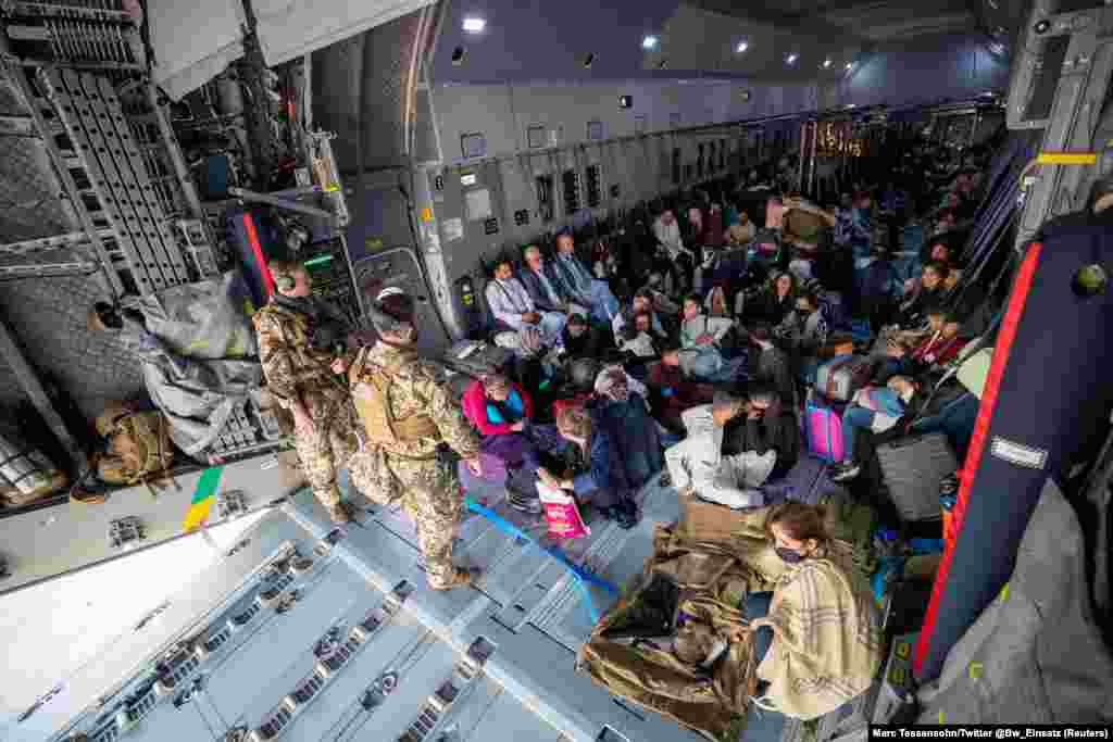 Evacuees on a German military Airbus A400 arrive in Tashkent.