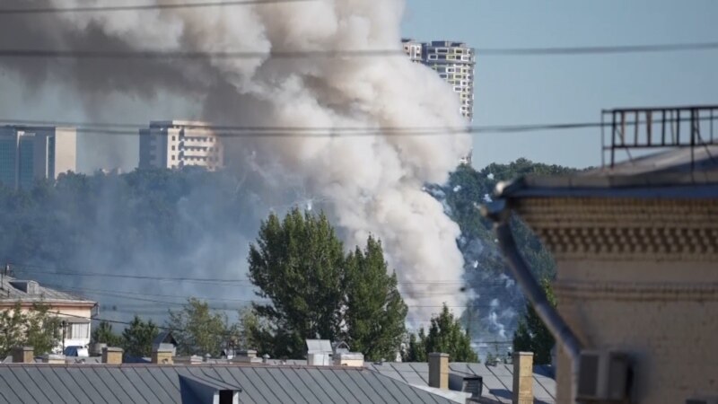 В Москве горит склад пиротехники, пострадали люди (+видео)