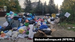 Северна Македонија - полни контејнери ѓубре во Скопје, октомври 2025 година. 