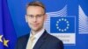 "Pozdravljamo potpuno usklađivanje Crne Gore sa vanjskom i bezbjednosnom politikom EU, uključujući restriktivne mjere i njihovu praktičnu primjenu, što se pokazalo u zabrani preleta Lavrovog aviona", naveo je Peter Stano, portparol EU