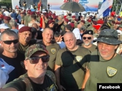 Predstavnici Udruženja veterani Košare na skupu SNS u Beogradu, jun. 2026.