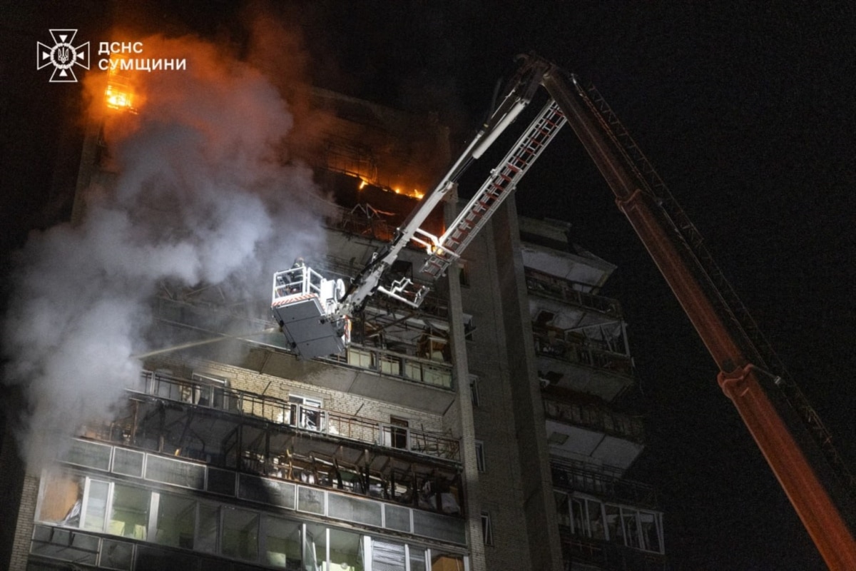 Local Telegram channels reported explosion sounds and a hit on the building. Illustrative photo.