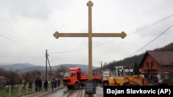 Barikada kamionima na putu koja je postavljena, pa uklonjena u Rudaru