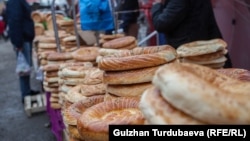 Ошский рынок в Бишкеке. 
