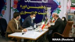 Իրան - Պաշտպանության նախկին նախարար Հոսեյն Դեհղանը ներկայացնում է նախագահի թեկնածու առաջադրվելու համար անհրաժեշտ փաստաթղթերը, Թեհրան, 11-ը մայիսի, 2021թ․