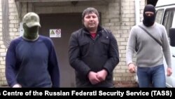 Moskvada saxlanmış Khazvakha Cherkhigov (ortada) Şimali Qafqaza etaplanıb