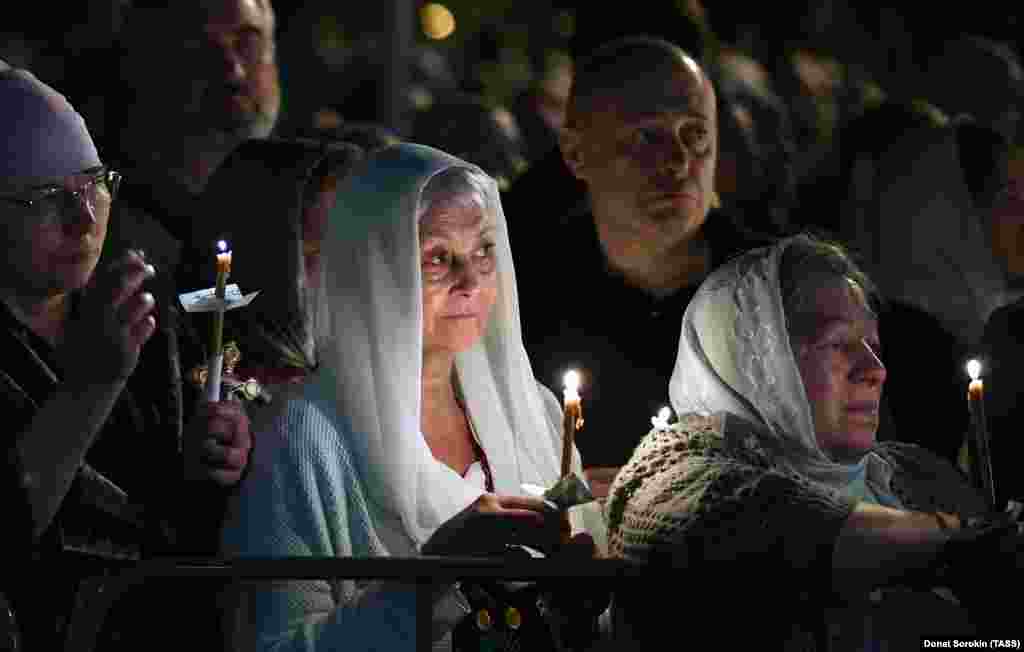 Marchers set off from the site of the 1918 murders and marched 21 kilometers to where Bolshevik revolutionaries dumped the bodies of Tsar Nicholas II and his family in a hasty burial.&nbsp;