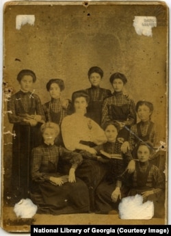 ქუთაისელი გიმნაზიელი ქალები