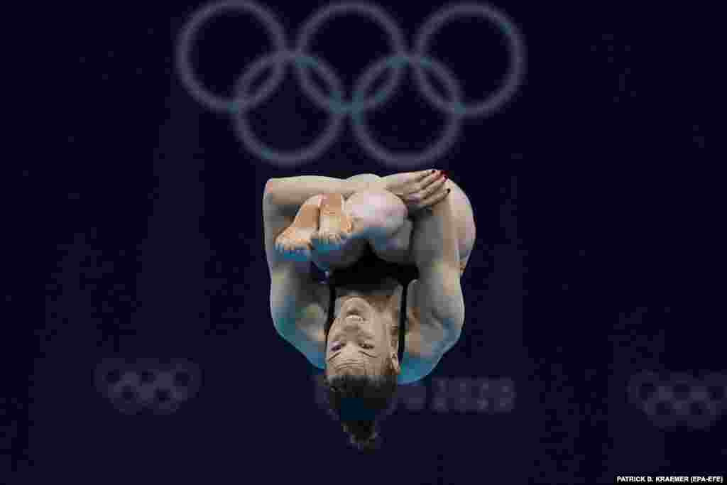 Мішель Гаймберг зі Швейцарії під час попередніх змагань зі стрибків у воду серед жінок з 3-метрового трампліну. Токіо, 30 липня 2021 року