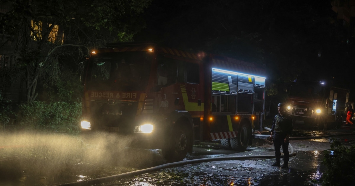 У Києві повідомляють про пожежу через російську атаку