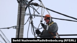 Перший віцепрем’єр, міністр енергетики Денис Шмигаль повідомив, що електропостачання, припинене 31 січня в низці областей України через аварію в енергосистемі, планують повернути протягом найближчих годин (фото архівне)