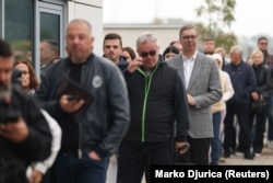 Predsednik Srbije Aleksandar Vučić u redu za glasanje