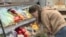 Курс тенге к доллару снизился, но продукты продолжают дорожать