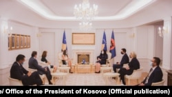 Presidentja Osmani gjatë takimit me përfaqësuesit e organizatave të Kombeve të Bashkuara. Prishtinë, 19 gusht 2021. 