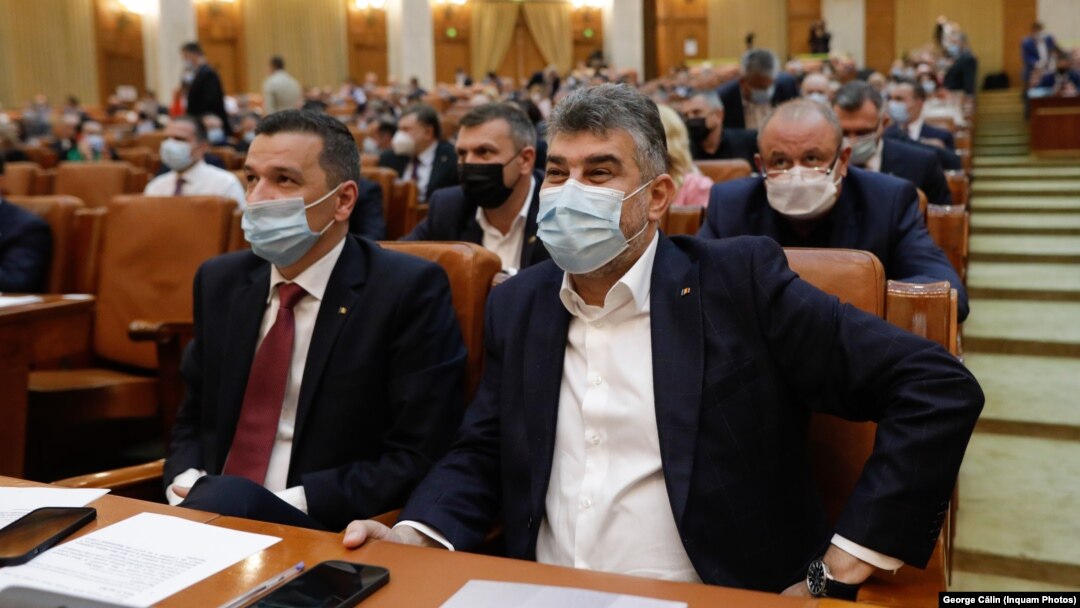 Marcel Ciolacu și Sorin Grindeanu speră ca moțiunea de cenzură depusă împotriva guvernului să treacă.
