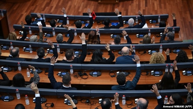 Herën e kaluar, Osmanit ia bëri kuorumin Lidhja Demokratike e Kosovës.