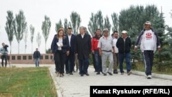 Алмазбек Атамбаев со своими сторонниками