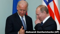 Joe Biden, vicepreședintele lui Barack Obama, împreună cu Vladimir Putin la Kremlin, 10 martie, 2011