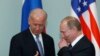 „Magának nincs lelke” – mondta állítása szerint Biden akkori amerikai alelnök Putyin akkori orosz kormányfőnek 2011. március 10-i találkozójukon. Most Genfben ülnek össze úgy, hogy mindketten államfők