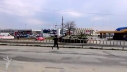 Tehnica militară rusă trece prin Simferopol spre nordul Crimeii