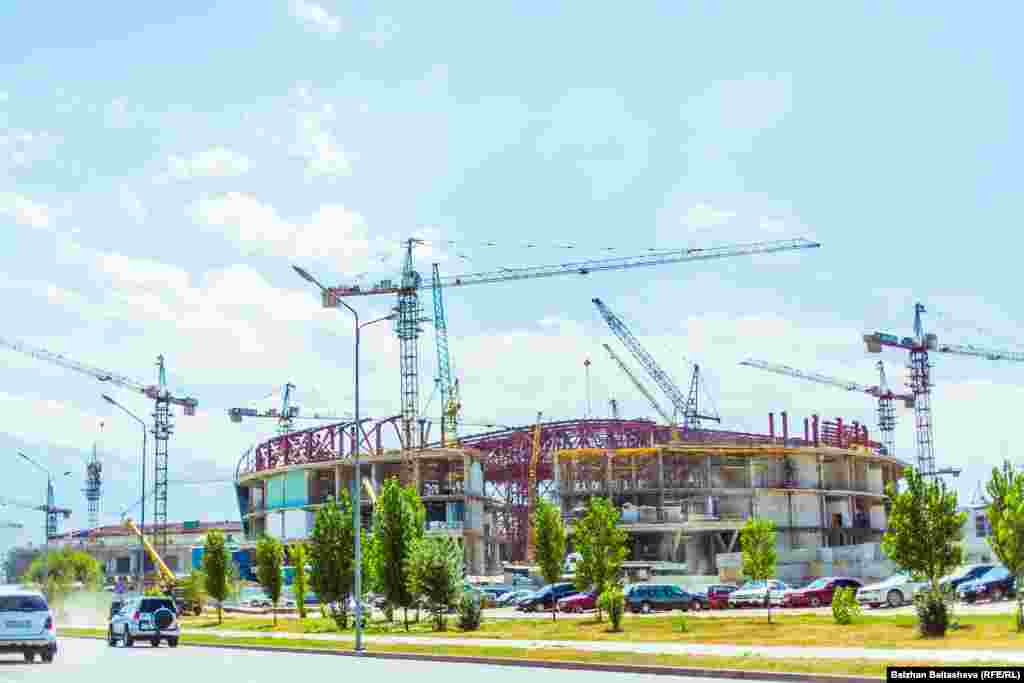 A new ice-hockey stadium is being built in Almaty&#39;s Alatau District. The stadium will be able to hold 12,000 spectators.&nbsp; &nbsp;