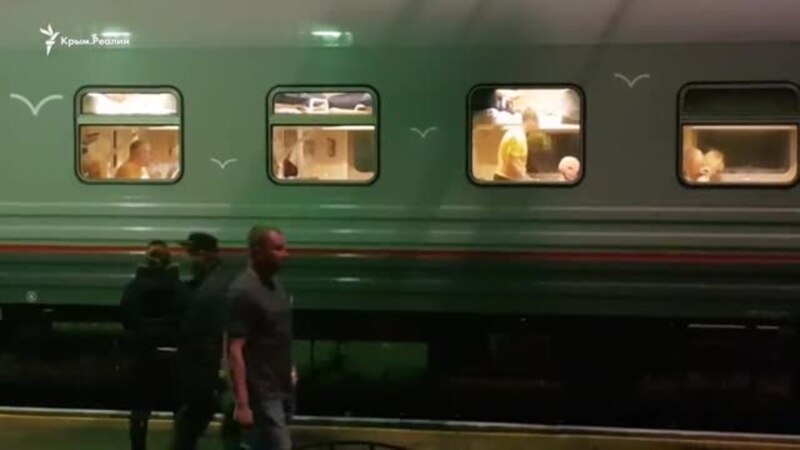 Из Севастополя в Россию. Поездка на поезде по Керченскому мосту (видео)