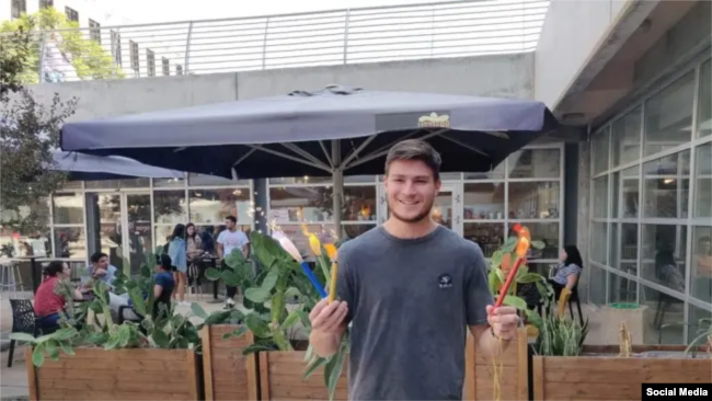 ساشا تروپانوف، جوان اسرائیلی که خانوادهٔ او اصالت روسی دارند و جزو گروگان‌های اسرائیلی است