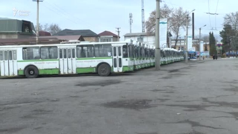Водители троллейбусов в Душанбе сетуют на урезанные зарплаты